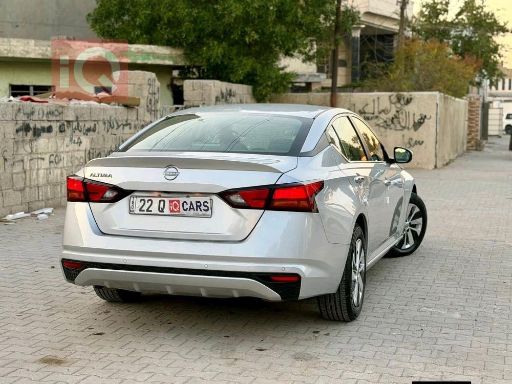 نيسان ألتيما